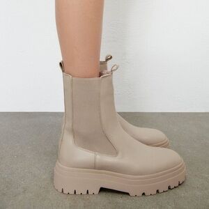 ZARA Ecru Slip On Lug Sole Leather Combat Chelsea Boots Size 39
